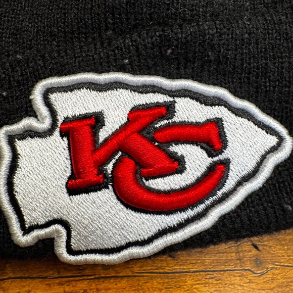 New Era Kansas City Chiefs Beanie Hat Black Red Yellow Pom NFL Knit Cuffed Cap - Picture 2 of 5